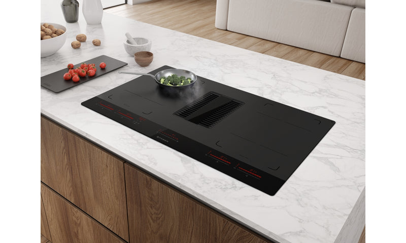 Immagine Ambientale - PIANO ASPIRANTE GALILEO HE BK GLASS NG A83 - in colore vetro nero - codice prodotto 340.0679.890 - nella misura 83x52 cm - tipologia piano aspirante