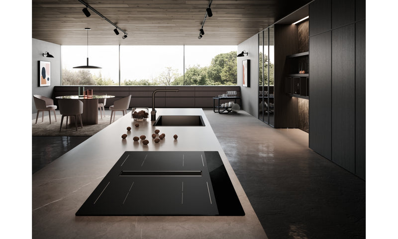 Immagine Ambientale - PIANO ASPIRANTE GALILEO STRIPES A830 - in colore vetro nero - codice prodotto 340.0708.968 - nella misura 83x52 cm - tipologia piano aspirante