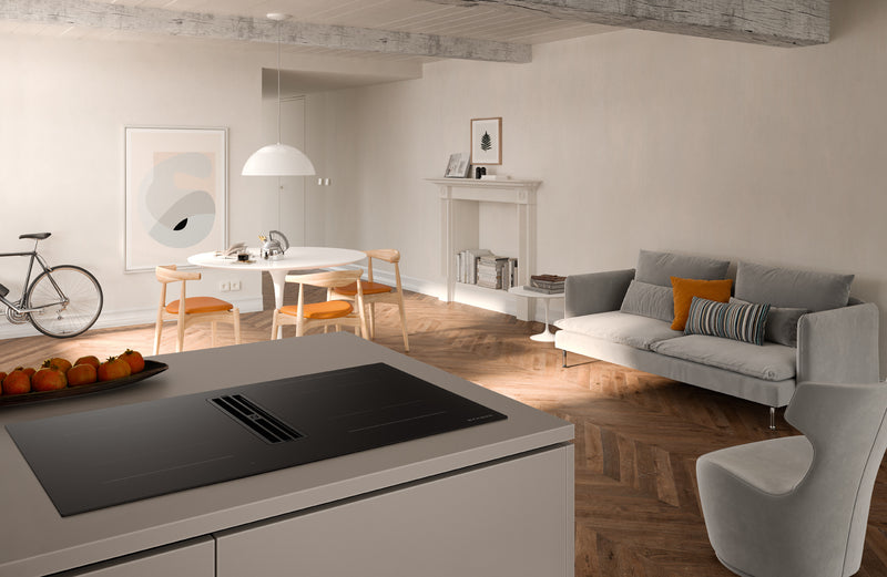 Immagine Ambientale - PIANO ASPIRANTE GALILEO PURE BLACK - in colore vetro nero opaco - codice prodotto 340.0744.741 - nella misura 83x52 cm - tipologia piano aspirante