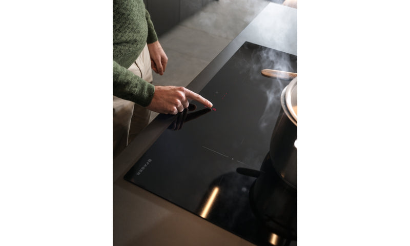 Immagine Ambientale - PIANO A INDUZIONE FCH 84 DF KL - in colore vetro dark forest - codice prodotto 108.0740.871 - nella misura 80x50 cm - tipologia piano a induzione