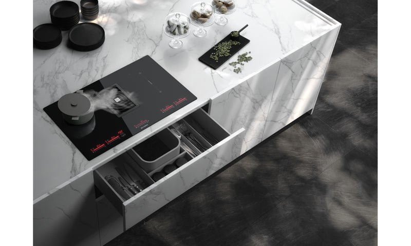 Immagine Ambientale - PIANO ASPIRANTE GALILEO BK GLASS NG A830 - in colore vetro nero - codice prodotto 340.0594.624 - nella misura 83x52 cm - tipologia piano aspirante