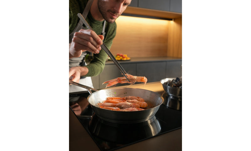 Immagine Ambientale - PIANO A INDUZIONE FCH 84 DF KL - in colore vetro dark forest - codice prodotto 108.0740.871 - nella misura 80x50 cm - tipologia piano a induzione