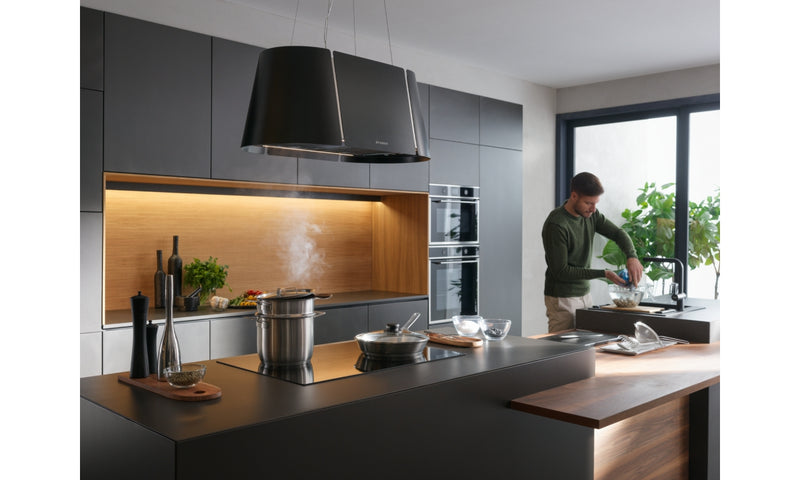 Immagine Ambientale - BEAT XL ISOLA DARK FOREST/BK MATT KL F80 - in colore dark forest / nero matt - codice prodotto 345.0740.253 - nella misura 71-90 cm - tipologia cappa isola sospesa