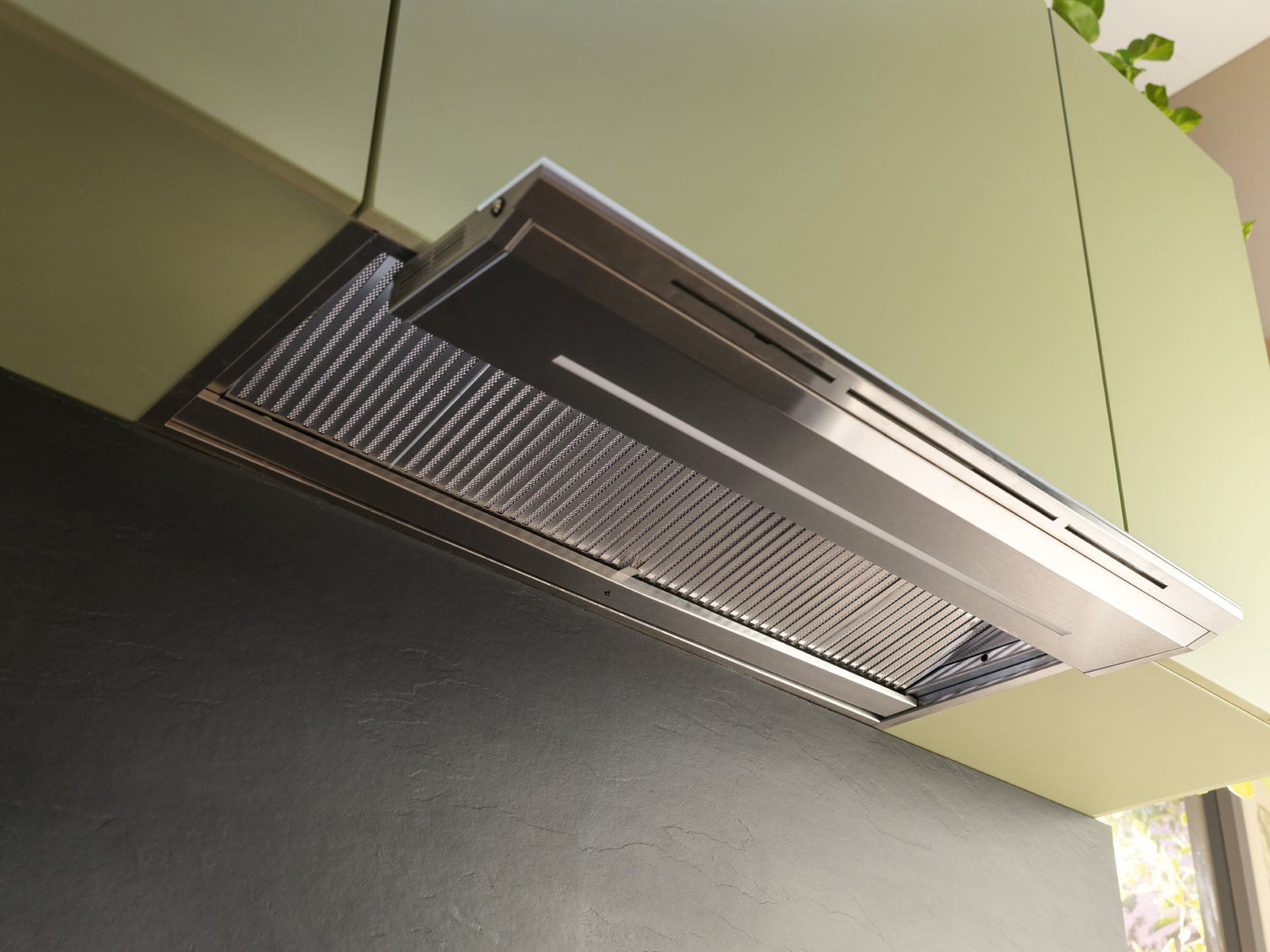 Extraction vs Recirculation: which cooker hood to choose for your kitchen