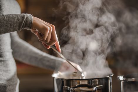Come sconfiggere i cattivi odori in cucina: i rimedi naturali per profumare la casa