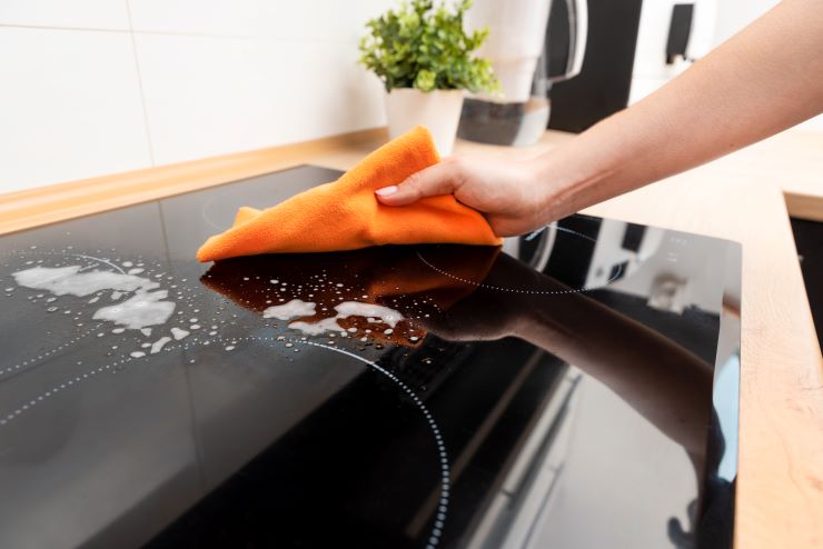 Cleaning and maintenance of the induction hob