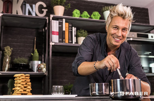 Biscotti sabbiosi con salsa mou – Le ricette di Andrea Mainardi