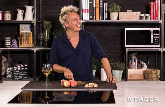 Zuppa di pesche al Passito con gelato all’amaretto – Le ricette di Andrea Mainardi